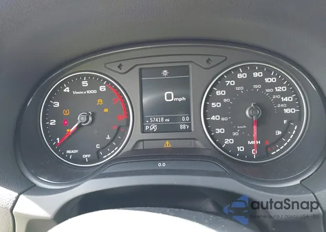 2018 Audi A3 2.0T Premium/2.0T Tech Premium z USA, uszkodzony, nr VIN WAUAUGFF1J1023700